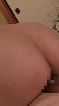 Sexuální pochutnání na muže a přílišnou ochráněnou nevlastní matku, která dokonce dělá sexuální práci jen pro něj.-1