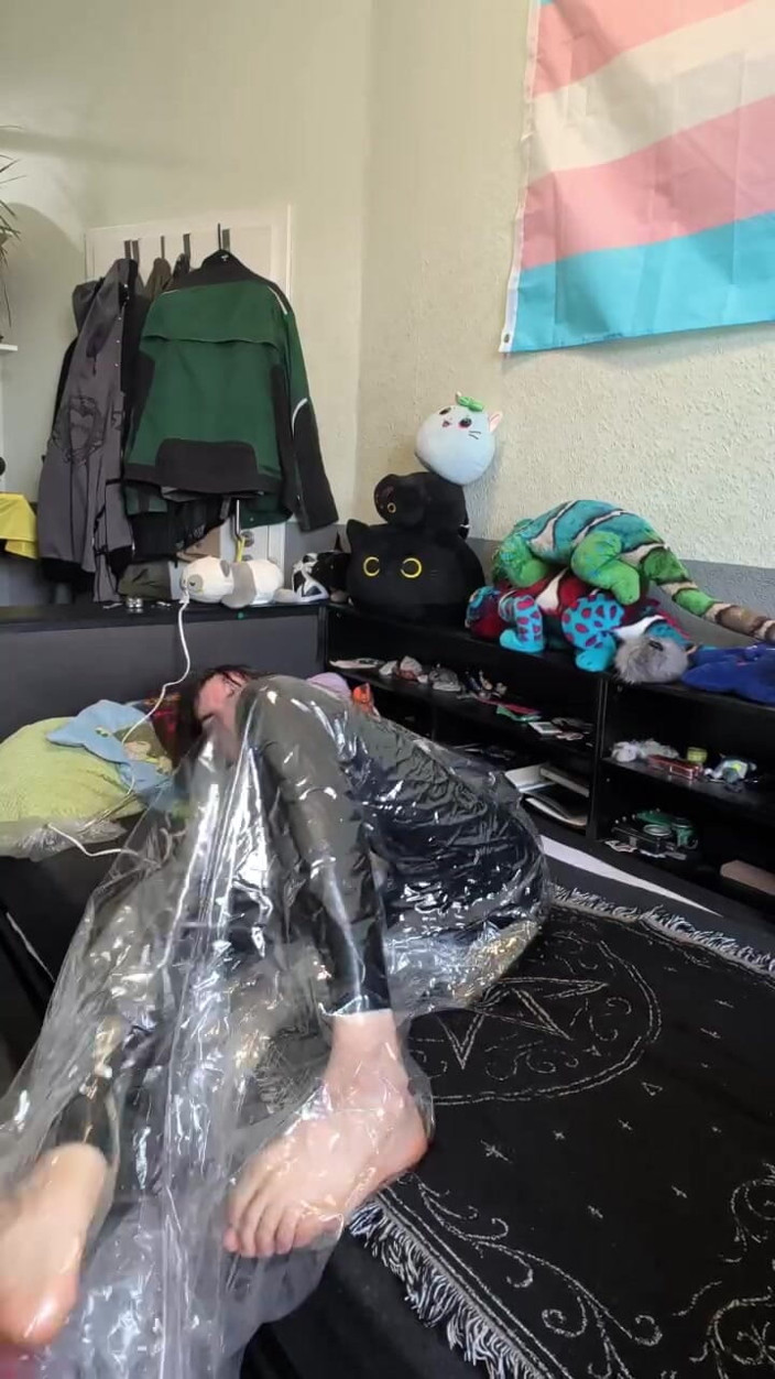 AJ_the_catgirl: Vacum Selfbondage Expirement