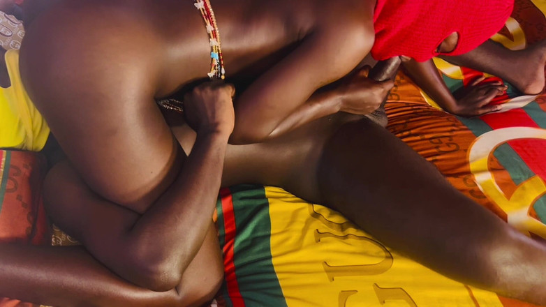 Mello Noir: Sousedka Mu Přišla Vyzvednout Telefon