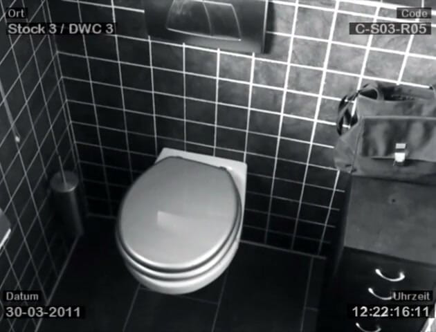 Seraphina Flame: Cam on toilet