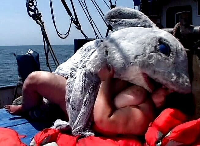 Big Beautiful Babes: Dikke strandpatrouille vol4 - Sharkman neukt bbw walvispoesje op zee