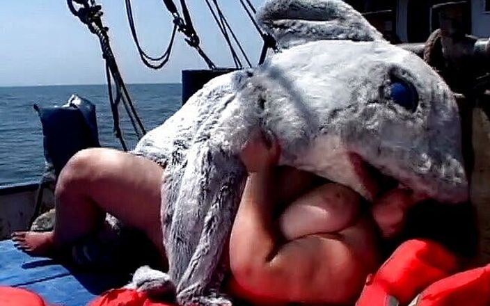 Big Beautiful Babes: Tlustá plážová hlídka vol4 - Sharkman šuká bbw velrybí kundičku na moři