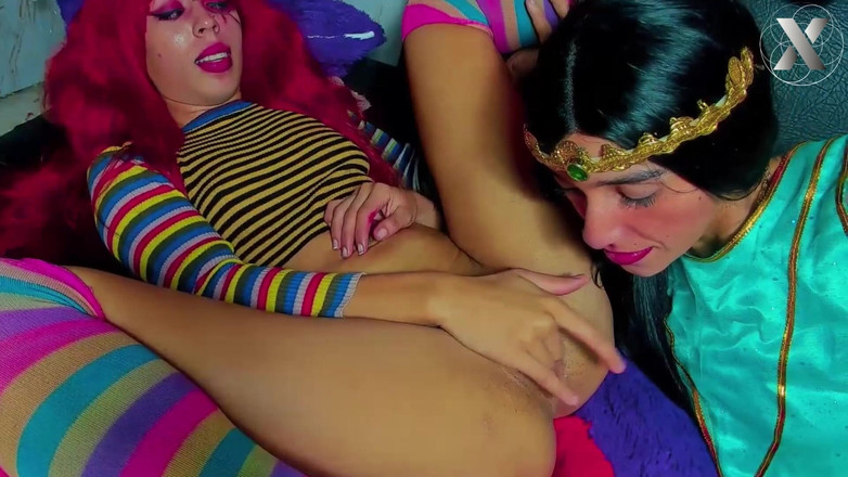 Lesbian Friends: Buceta lambendo até o orgasmo