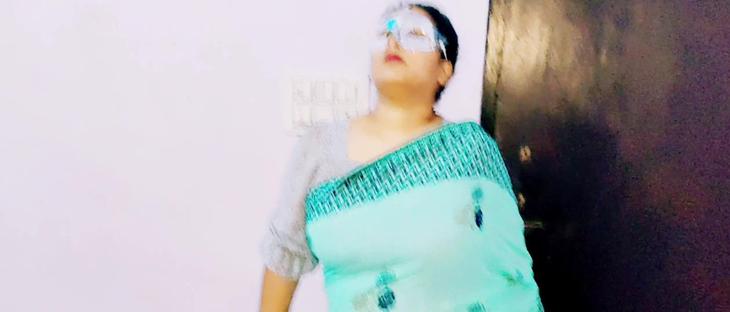 Xpriya sex: Sexy Priya Bhabhi deu boquete em Sari verde
