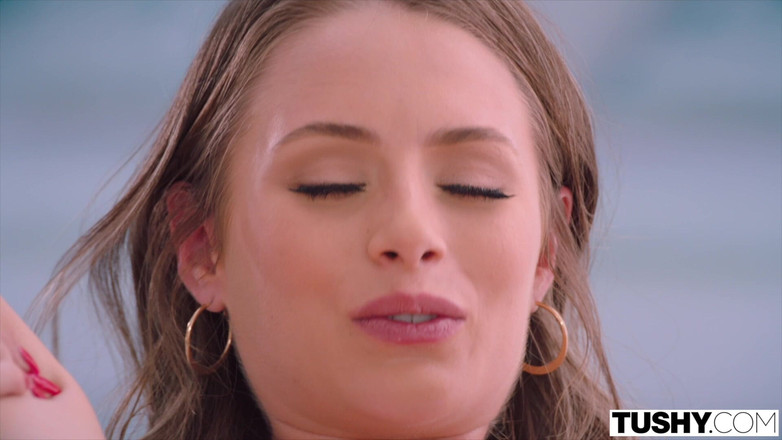 Tushy: Tushy - a găsit locul perfect pentru a fi lărgită de șeful...