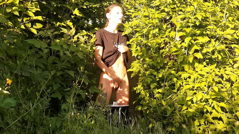 Lesbian-candys: Risky Outdoor Female Masturbation in Nature