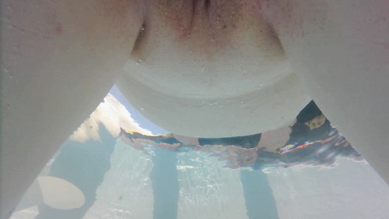 SimoneLive1: Ven Con Nosotros a La Piscina