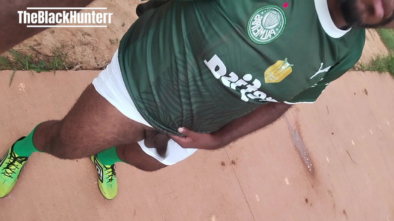 TheBlacKHunterr: dans la rue en vêtements après le match