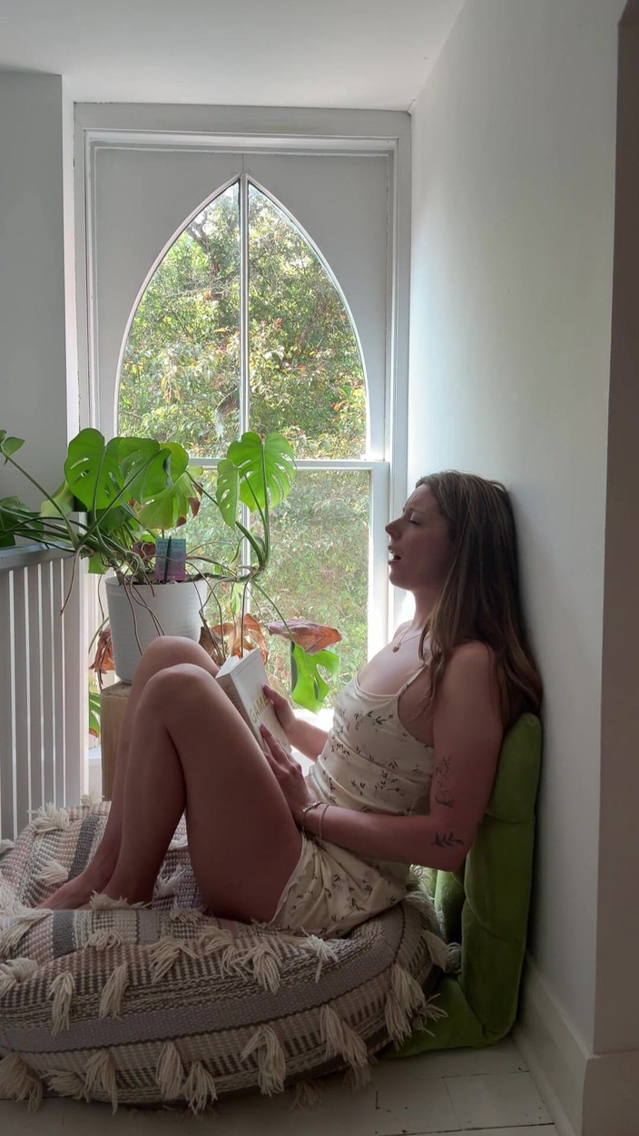 Nadia Foxx: Aku lagi baca buku bohongan sambil ngajarin supaya nggak crot...