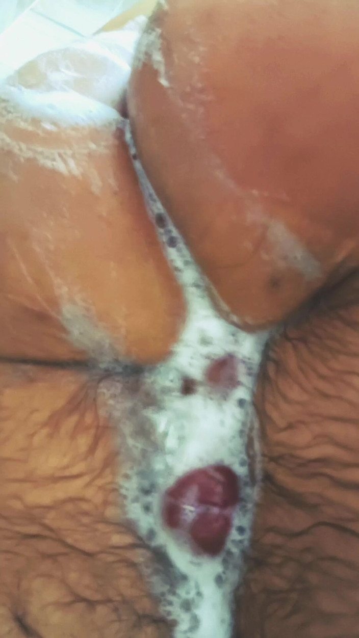 Camilo Brown: Mi sono super arrapato davanti alla doccia e volevo condividerlo...