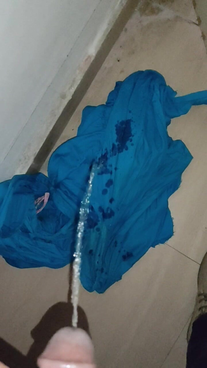 Satin And Silky: Porno cu labă cu mătase satin - pișare pe costumul asistentei...