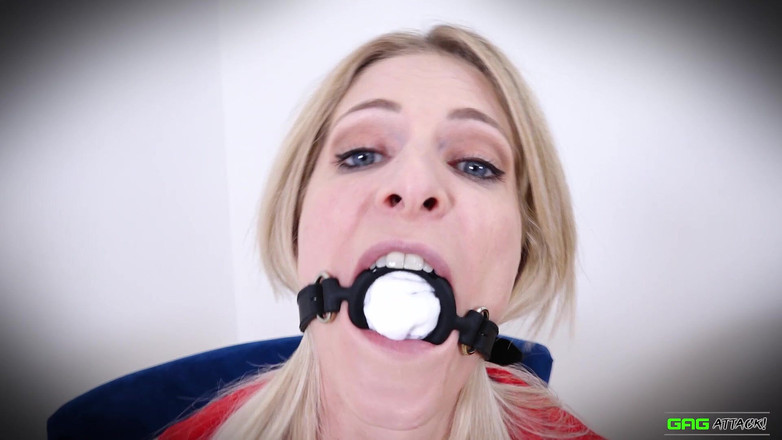 Gag Attack: Rebecca Leah - meerdere kokhalsapparaten
