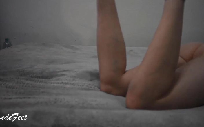 Miley Grey: Sexy Feet You Know It - Miley Grey