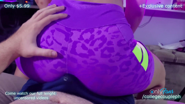 College-couple: Assjob w leginsach, a następnie zmusił go do spust swoich...