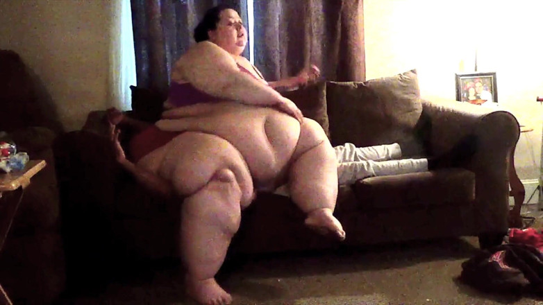 Full Weight Productions: Watching tv with Nora is a dangerous activity