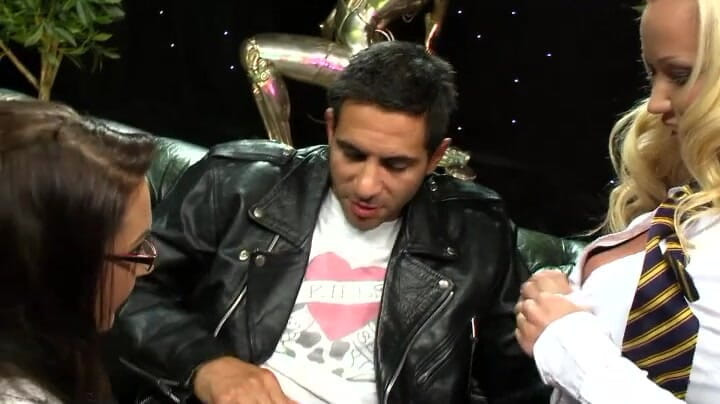 Darkko: Grube loszki z college'u ruchają się w trójkącie