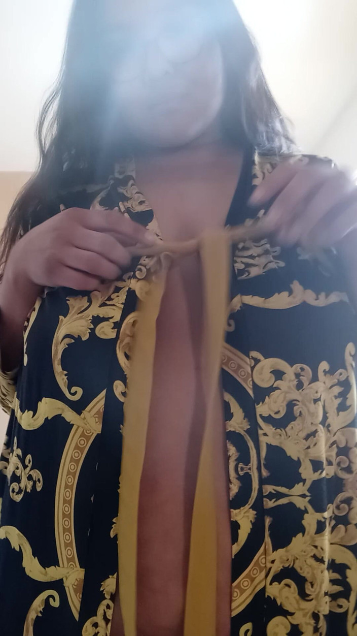 DeesDeepThroat: Khoe mông của tôi