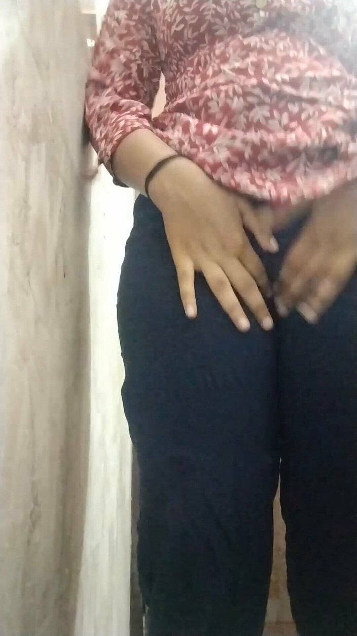 Riyathakur: Indian Teen Fingered Her Pussy While Bathing