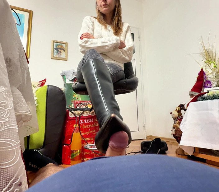 Mistressyammyboots: Lick My Soles and Boots Until I Tell You to...