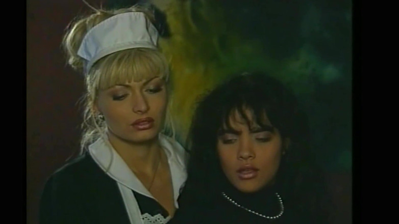 Vintage megastore: Mucama lesbiana tiene una buena lamida de coño con su...