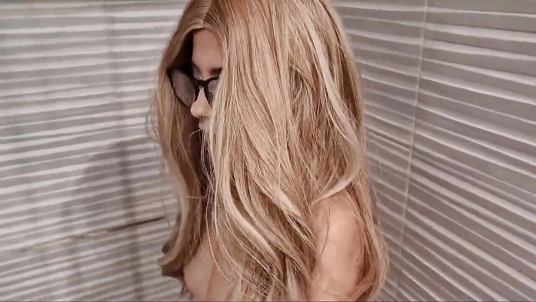 Latinascachondas: Thư ký của tôi bú cu tôi và đụ tôi trong...