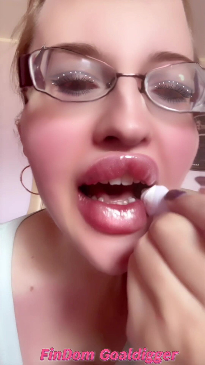 FinDom Goaldigger: リップグロスとビッグリップ