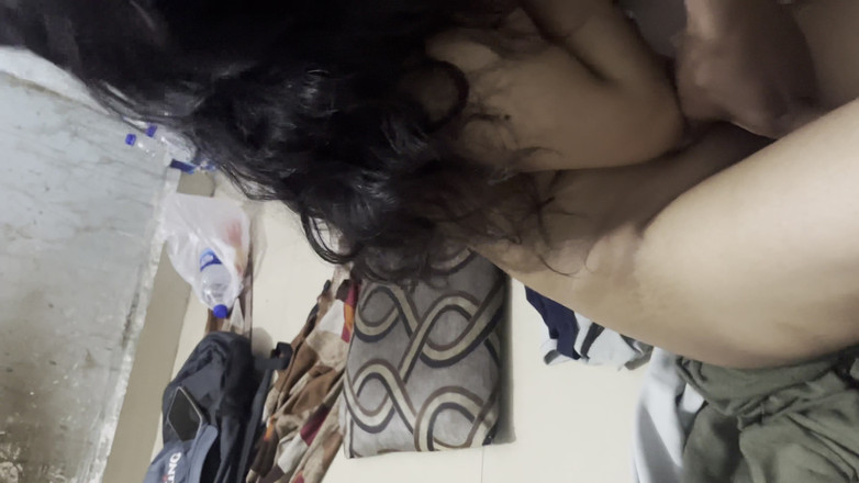 NikiRathod: Giocare con tette e pompini di amici