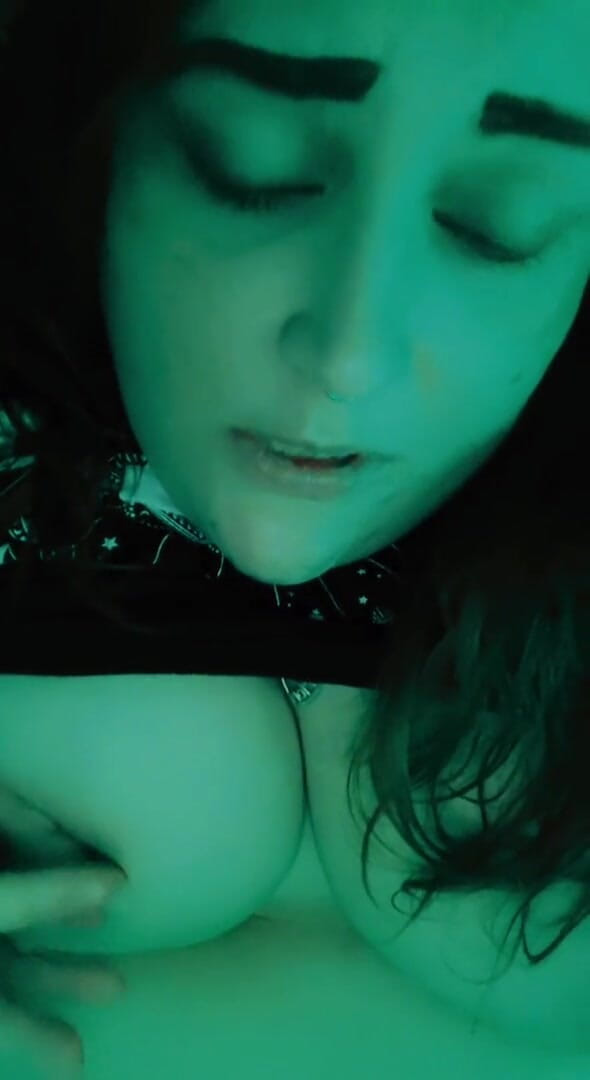 Nikki Danzig: Wet and needy BBW