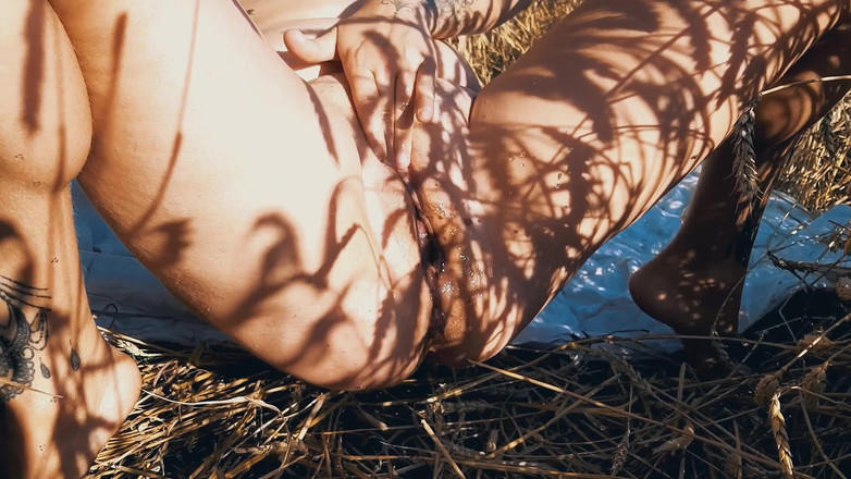 LizAngel: Squirting in der natur nach dem ficken