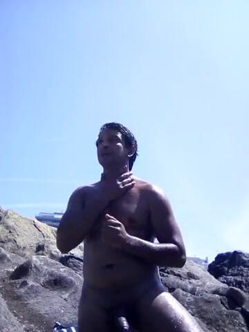 Boy top Amador: Very horny on the nudist beach