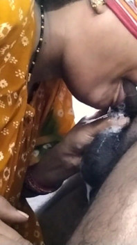 Aunty Doing Sloppy Blowjob and Eat Cum