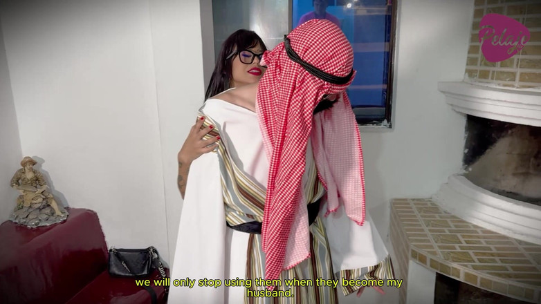 Pelaje mix: Un uomo arabo assume la figlia del suo migliore amico.