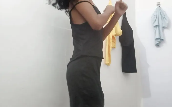 desigirl93: Cheating Indian Wife Masturbates for Her Lover!