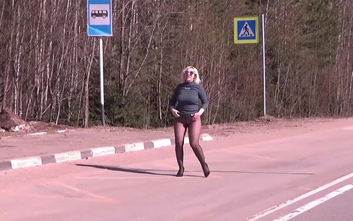 RedRoseRus: Nylon-arsch geht auf der straße