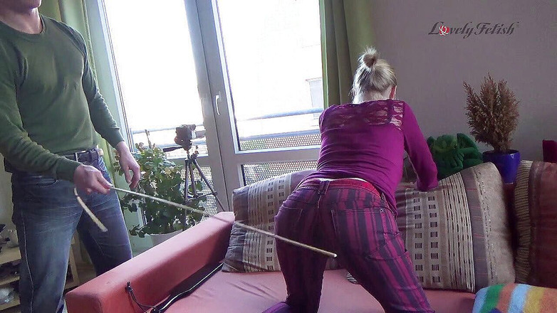 Fuck n Fetish: La petite Lili se fait battre