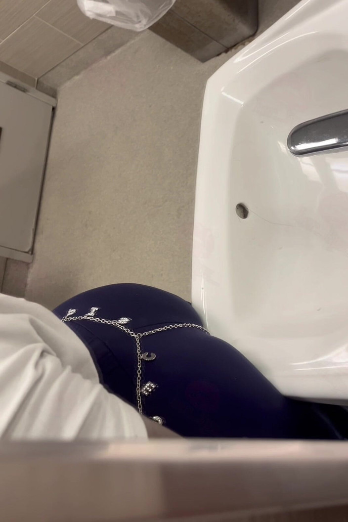 Anye Meshell: Coño De Piscis