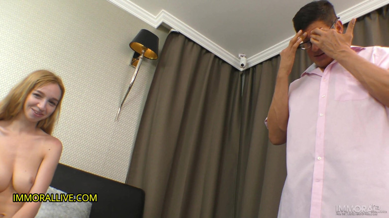 Immoral Family: ริมฝีปากหีบวมๆ ของน้องเลี้ยงสื่อสารได้ดีที่สุด – บทเรียนภาษาอังกฤษพลิกผันไม่คาดคิด!