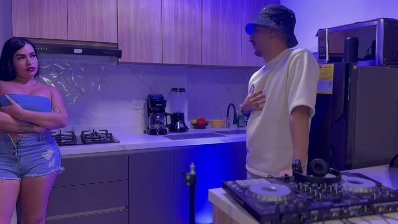Lalucero: Milf cornuto suo marito con un DJ puverto arrapato - Lalucero