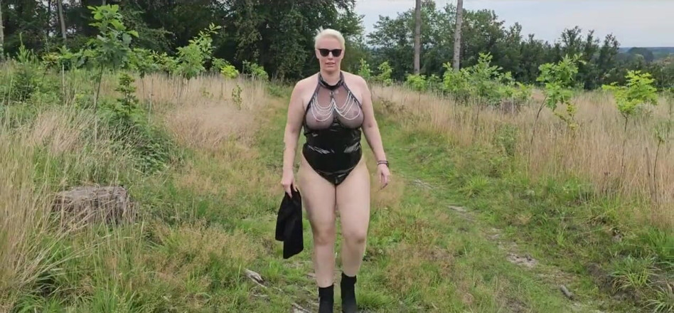 UserBitch1: En el bosque follé mi vibrador