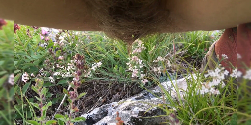 Miodelka: Risky pee outside compilation at the nature