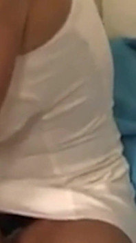 与女同性恋熟女的激烈青少年剪刀性爱