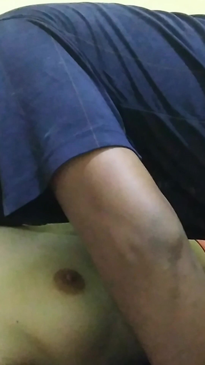 Angelina Pop: Une masseuse reçoit des clientes magnifiques et sexy