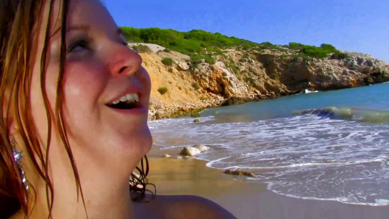Real Home Made: Chubby pussy fucking on the beach