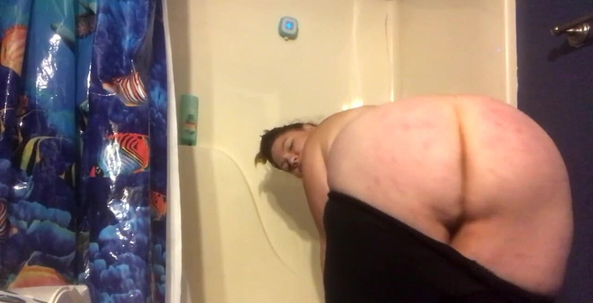 420bettyboobs: 새 레깅스를 입고 집에서 포즈를 취하다