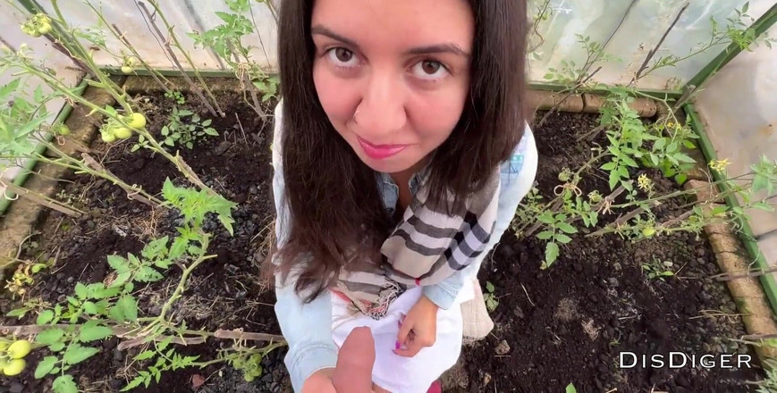 Dis Diger: La chica del pueblo aceptó un sexo rápido mientras su...