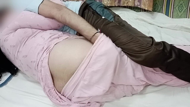 RedQueenRQ: Seks panas dan romantik dengan isteri desi India yang cantik