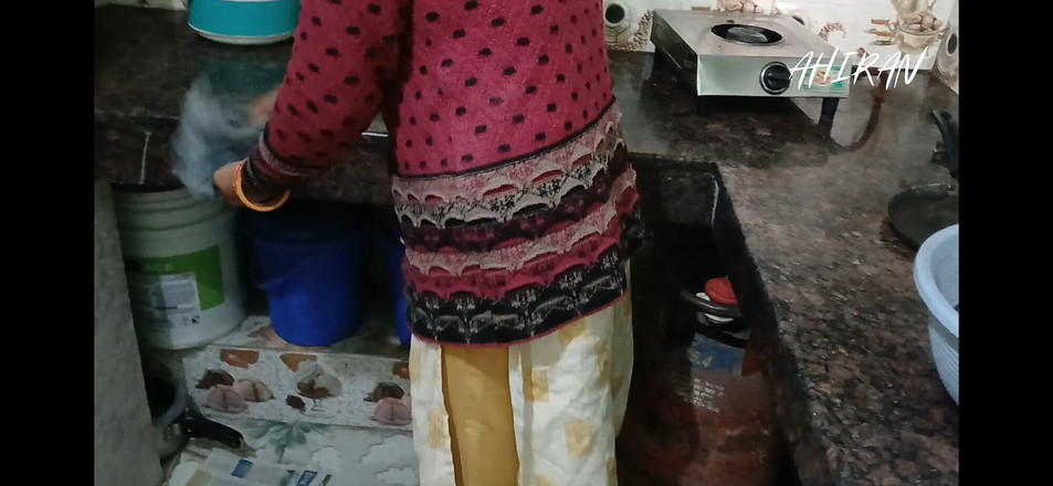 Aahan Ahiran: Teman wanita Asia dengan kongkek dan foreplay pepek merah jambunya.