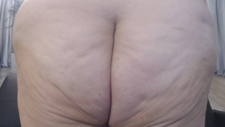 Abby Anna: Closeup jiggly bounce ass cheeks