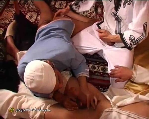 Gay Arab Club: GayArabClub - Threesome fuck between Arab guys