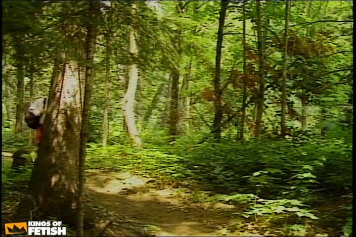 Gay Diaries: Empat cewek kembar lagi asik seks anal intens di hutan...